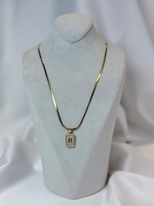 Sedefli Gold Harf Kolye