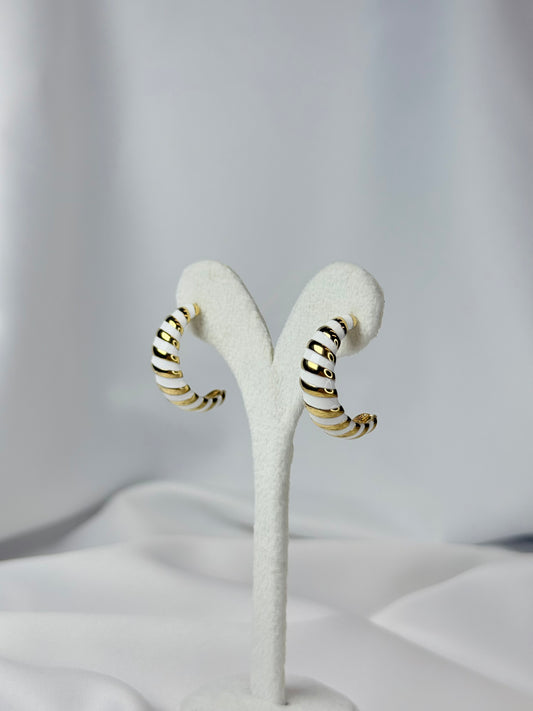 Beyaz Mineli Yarım Halka Küpe