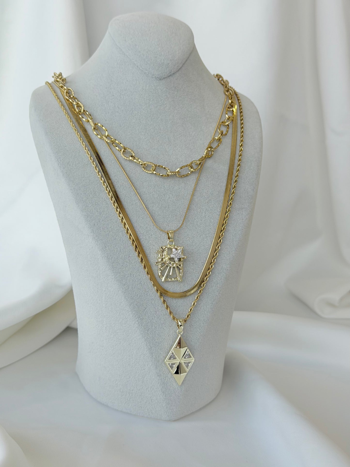 4'lü Ayrı Ayrı Kullanıma Uygun Denge The Star Kolye