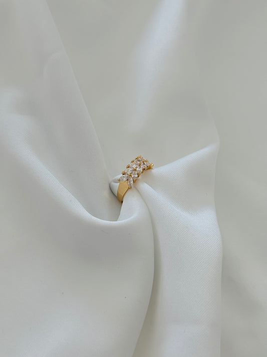 Zirkon Taşlı Sıralı Yaprak Desen Yüzük