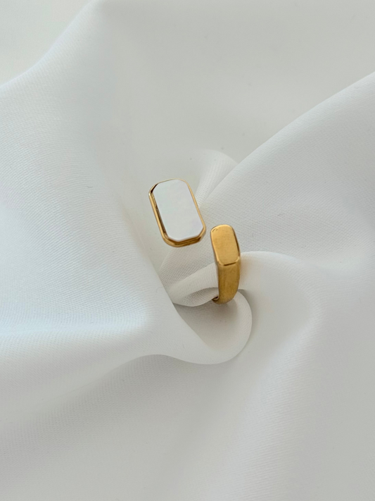 Beyaz Sedefli Yüzük