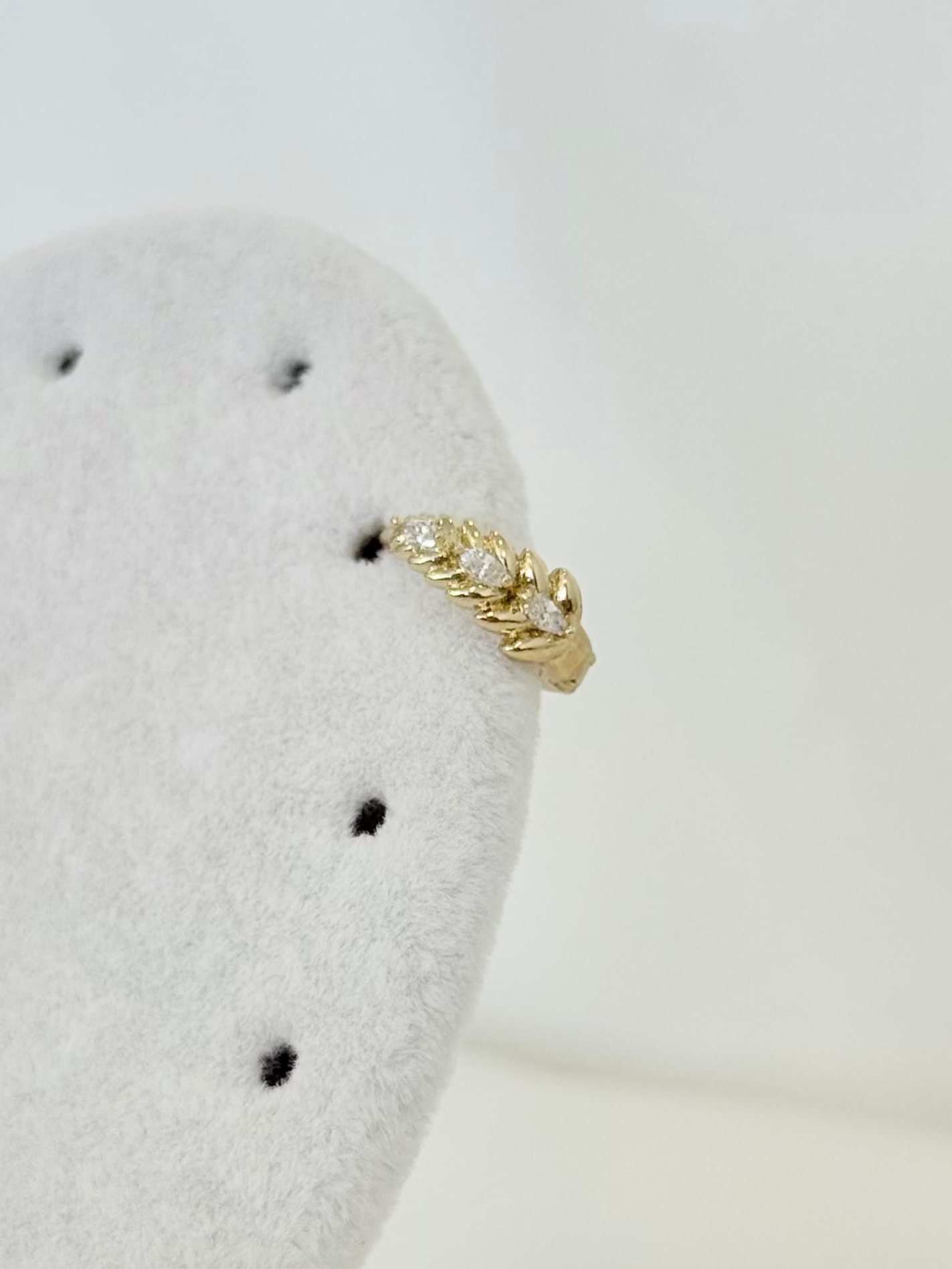 Özel Seri Xuping Taşlı Yaprak Helix Küpe