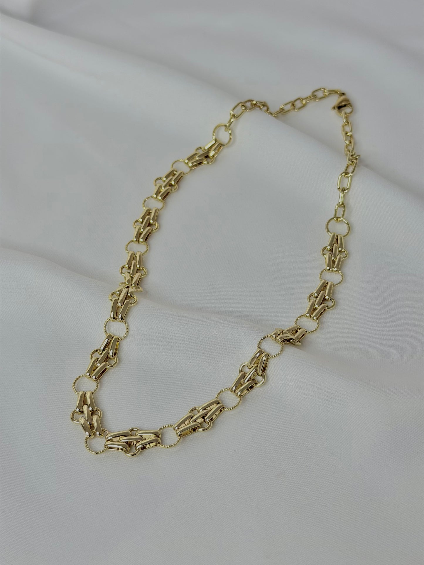 Özel Seri Xuping Gold Modern Halka Zincir Kolye