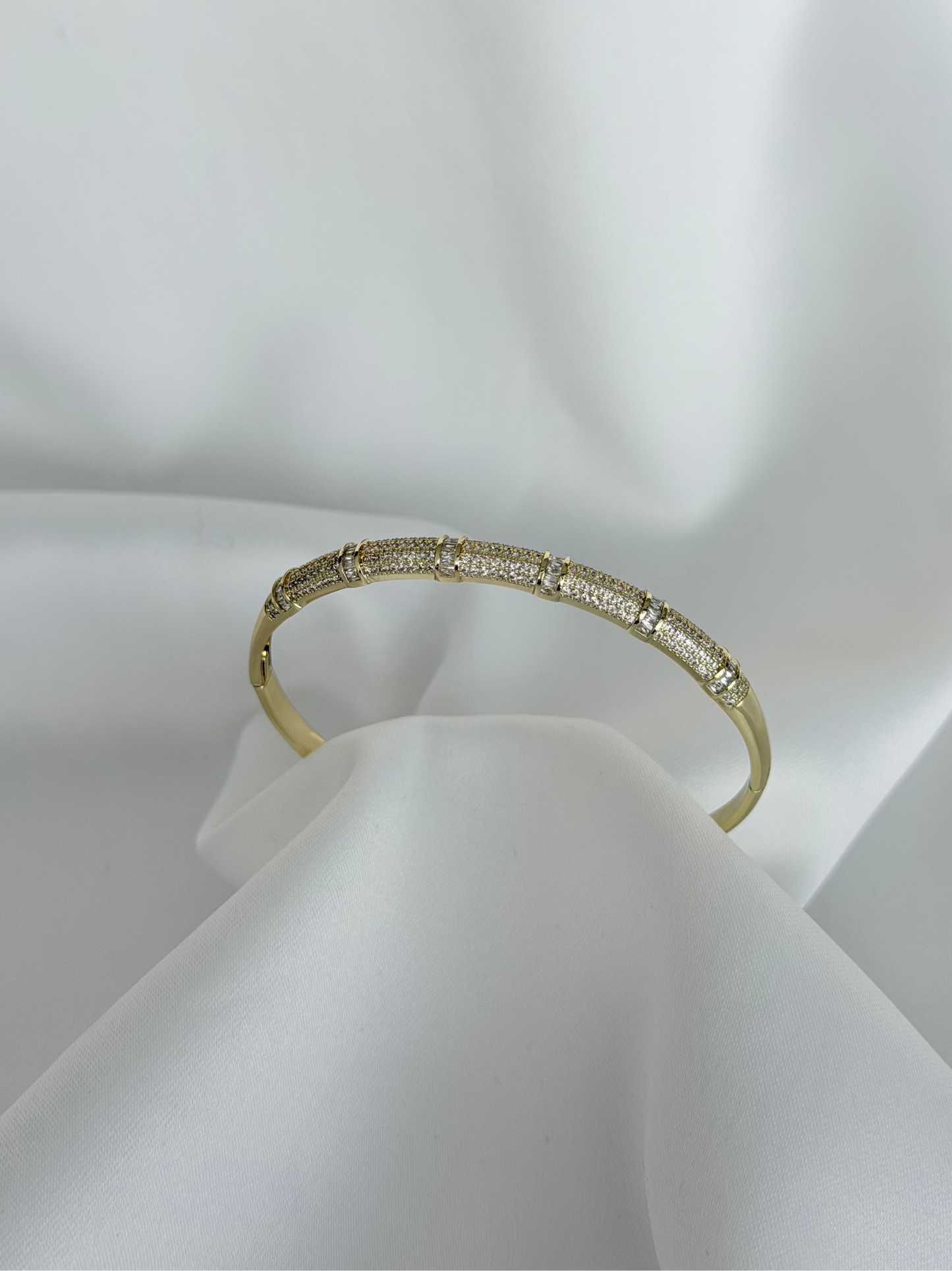 Özel Seri Xuping Luxe Kelepçe