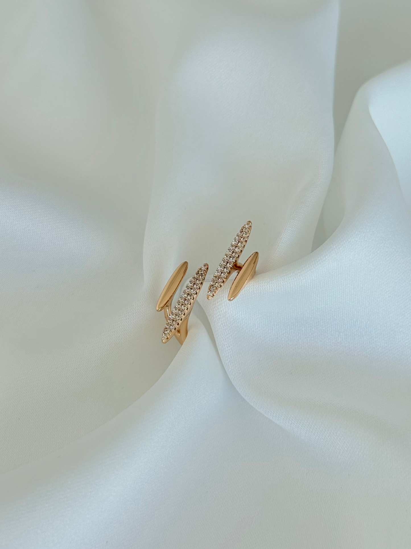 Özel Seri Xuping Taşlı Çapraz Yüzük