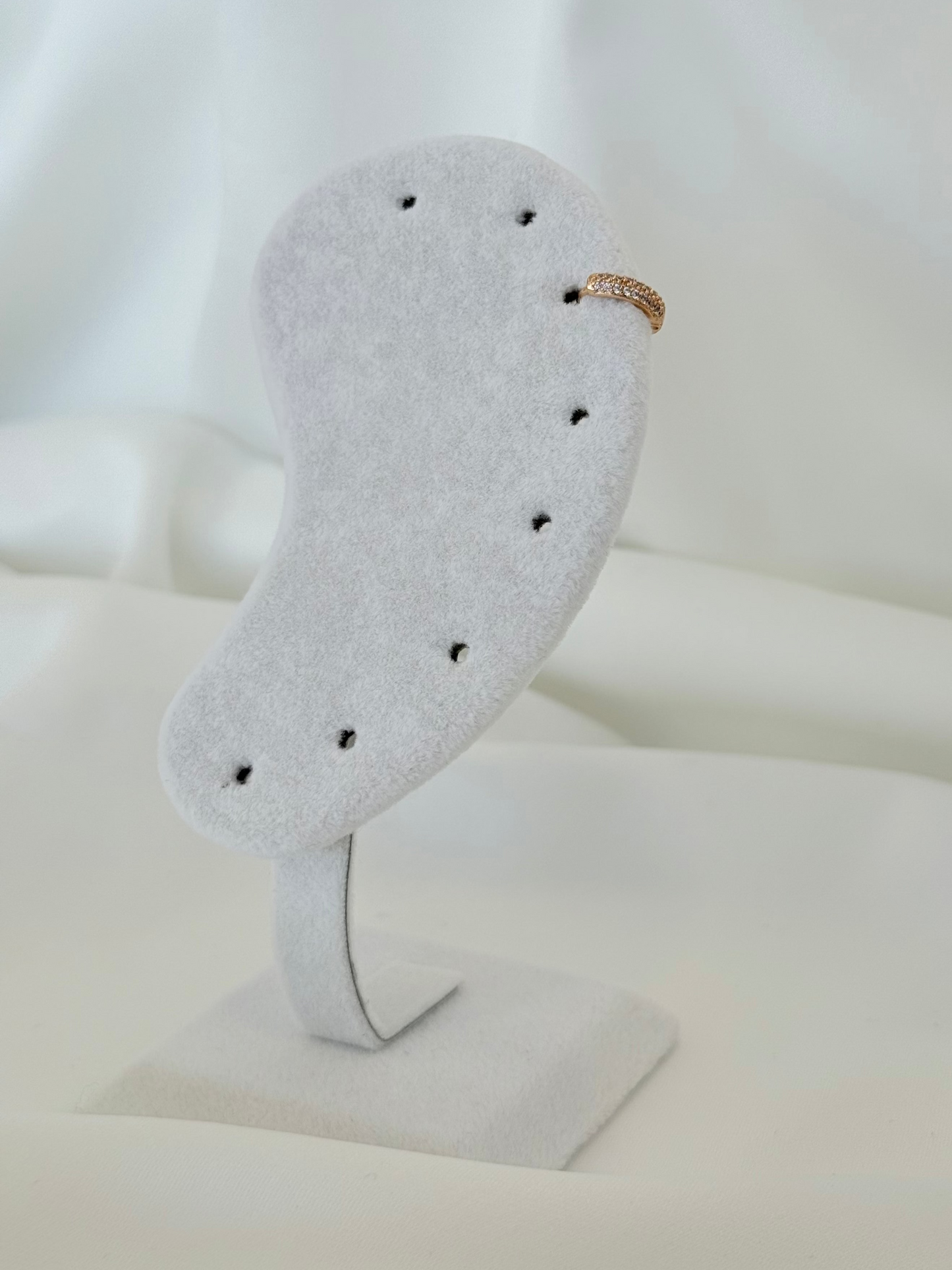 Özel Seri Xuping Tek Sıra Taşlı Helix Küpe