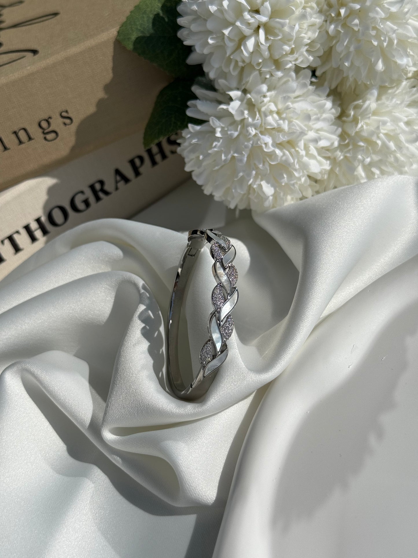 Yaprak Desen Sedefli Silver Kelepçe Bilezik